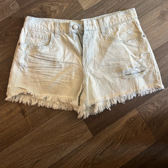 Rue21 Pants - Frayed Hem Distressed Women's Denim Shorts - light wash
